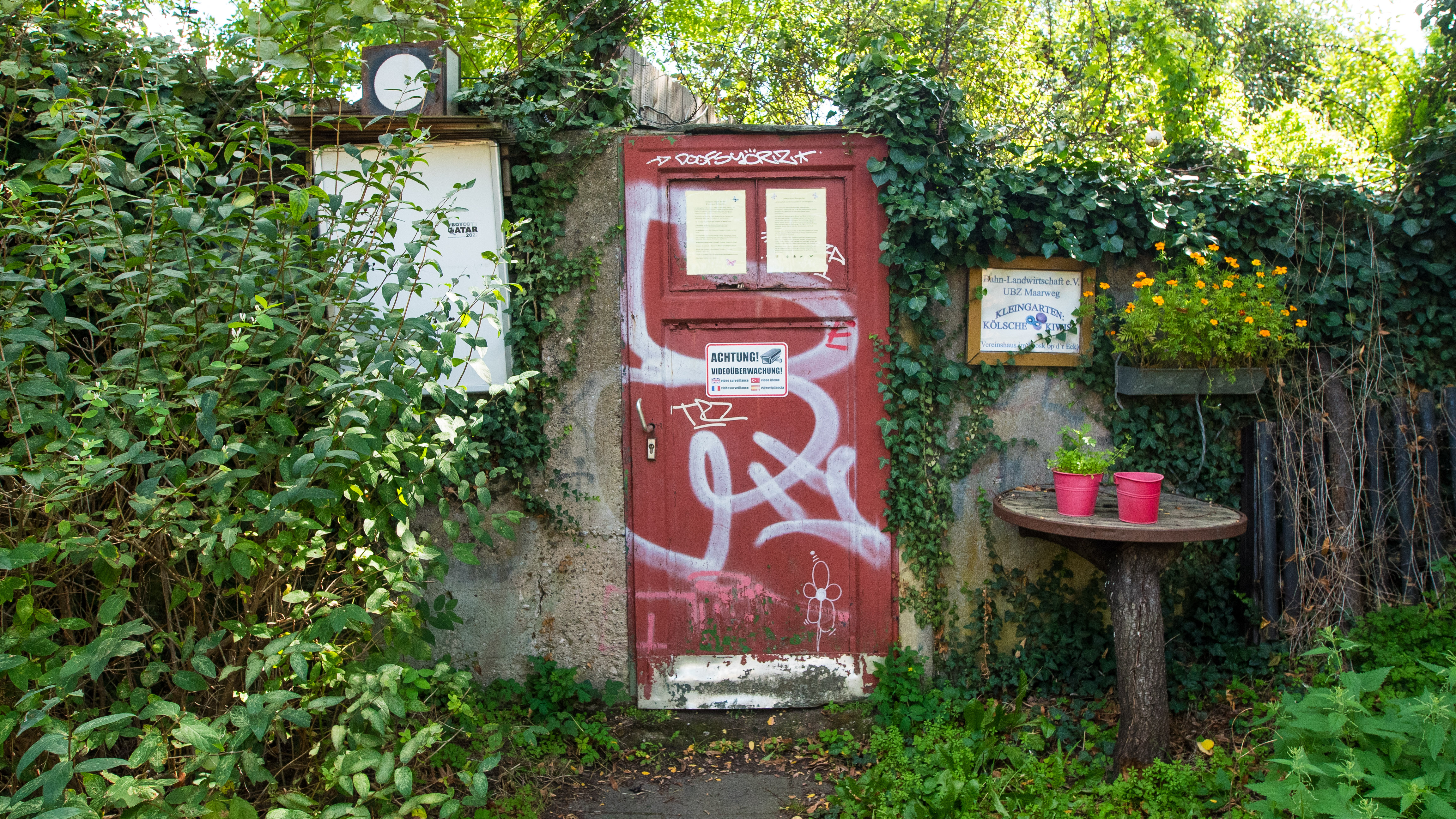 schrebergarten_eingangstür