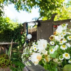 blumen-vor-dem-garten